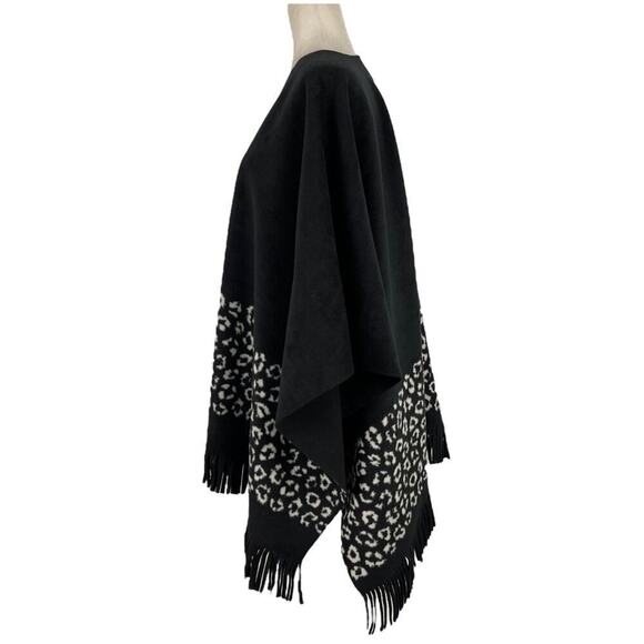 Rachel Roy Fleece Reversible Poncho Black & Ivory Leopard/Solid Black - Picture 6 of 10